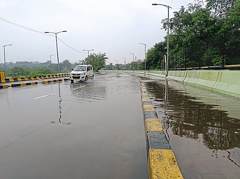 किवळेतील रस्त्यावर पाणी, उड्डाणपुलावरही तळे