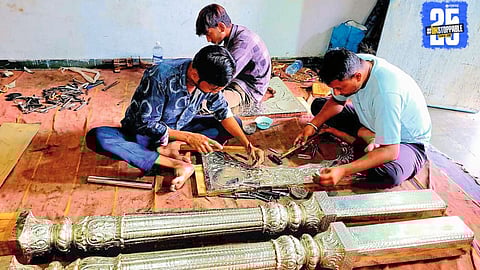 Artisans give finishing touches to the Dnyaneshwari Palakhi chariot ahead of Pandharpur Wari.