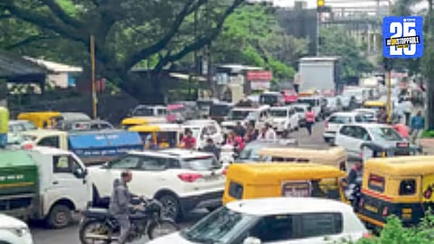 City traffic personnel struggle with massive congestion due to acute staff shortage.