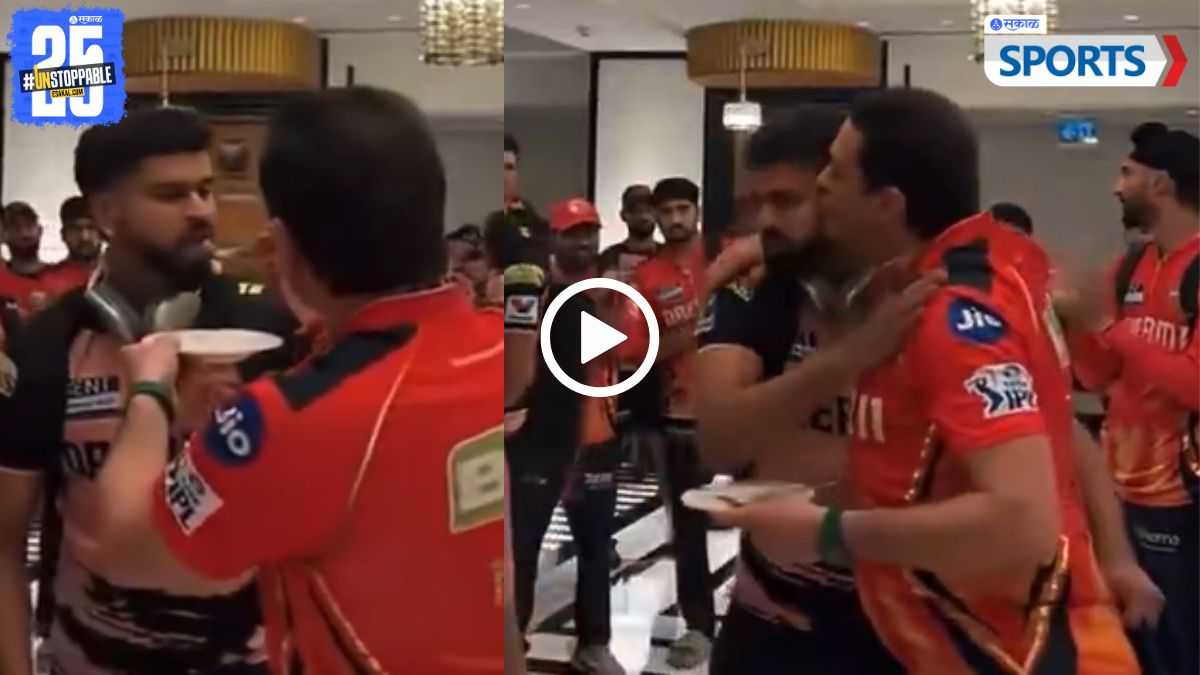 Shreyas Iyer reactin to Ness Wadia's Kiss