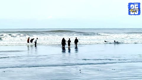 Tourists enjoying the scenic beauty of local hotspots during the final days of summer vacation