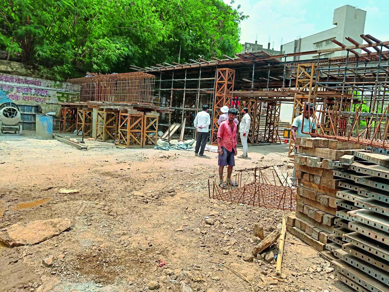 आळंदीतील स्कायवॉक पूल अंधातरीच