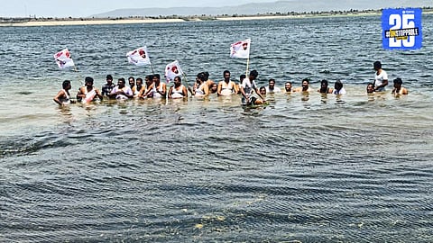 Bachchu Kadu leads protest with hunger strike, mundan and water satyagraha demanding justice for the Poorna project.