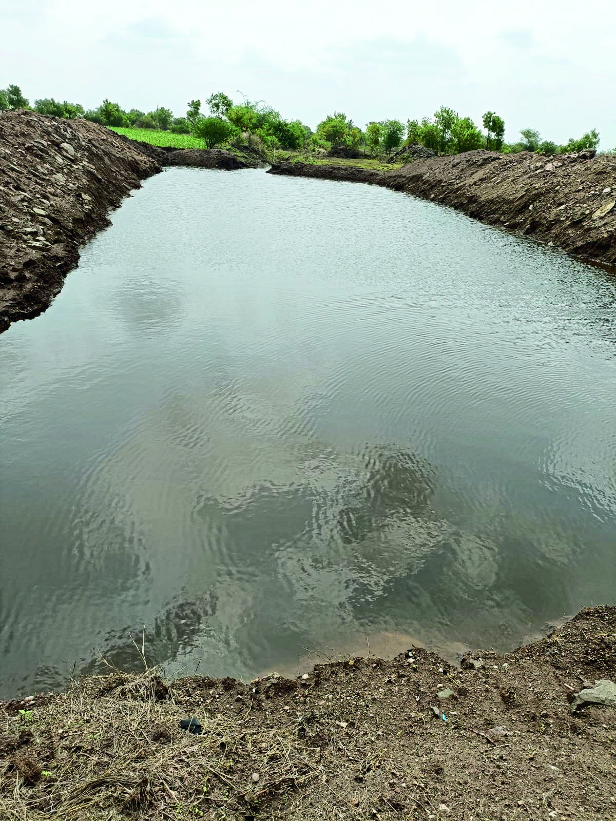 जळकेवाडी येथे ओढा खोलीकरणाचे काम पूर्ण