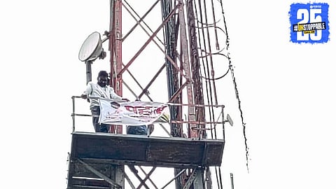 Prahar leader atop tower as part of protest supporting Bacchu Kadu; chain hunger strike underway.