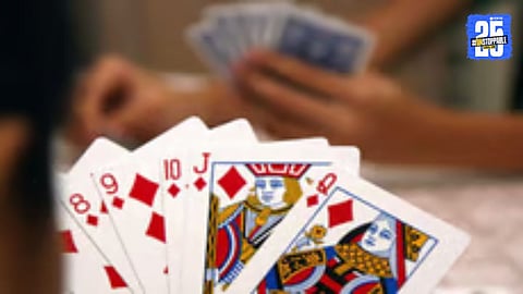 Police raid on illegal gambling den in Takli; chaos as gamblers flee in darkness.