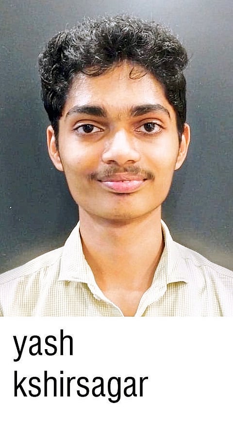 सलून व्यावसायिकाचा मुलगा नीट परीक्षा उत्तीर्ण