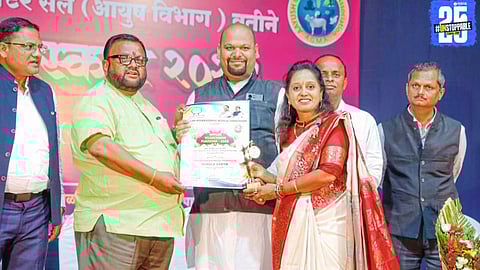 Achala Jhanwar receives the ‘Ayush Yogacharya’ award for her dedicated work in yoga training and wellness promotion.