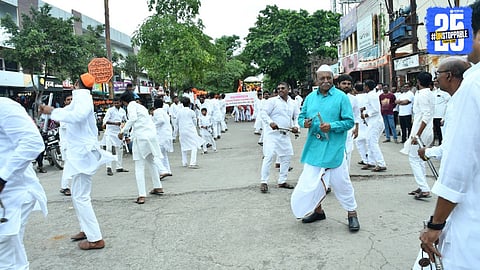 Solapur News : शाहू जयंतीनिमित्त मंगळवेढ्यात विद्यार्थींची ऐतिहासिक मिरवणूक; नागरिकांची उसळलेली गर्दी!
