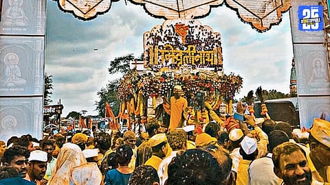 MLA Narayan Patil and officials welcome Sant Nivruttinath Maharaj Palkhi amid chants and devotional spirit.