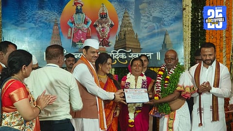 CM Devendra Fadnavis Honors Warkari Kailas Ugale