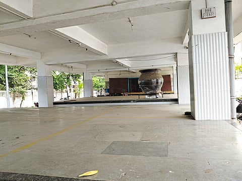 श्री कुरुंजाई माता ओटा मार्केट वापराविना बंद