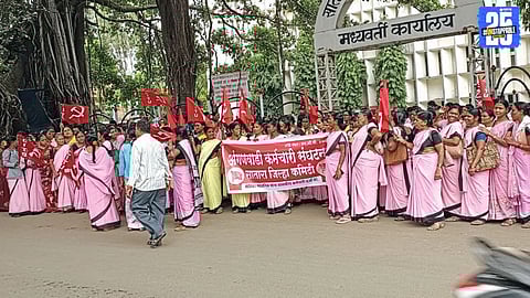 Anganwadi Sevikas and Helpers raising slogans during a protest in Satara city.