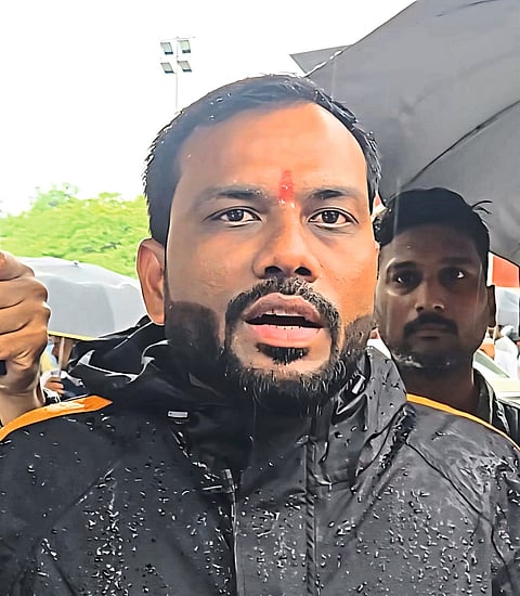 ओला-उबेर कंपन्यांविरोधात कॅबचालक आक्रमक