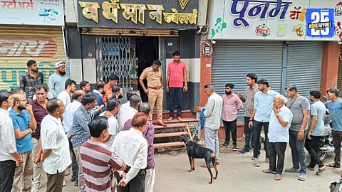 Rahuri: Thieves loot 32 tola gold and 30 kg silver from sarafa shop; ₹60 lakh loss reported.