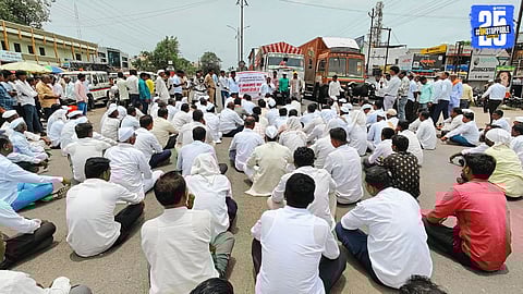 Angry farmers blocking the Ahilyanagar-Manmad highway during a Rasta Roko against MSEDCL over power-related issues.