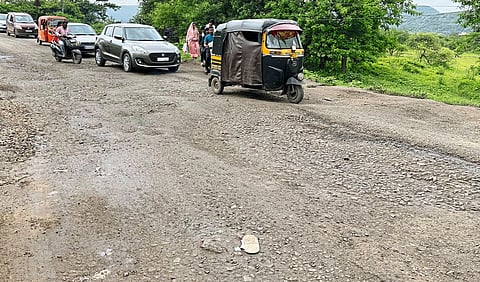 भरेमध्ये रस्ता दुरुस्तीचा मार्ग मोकळा