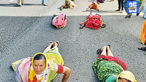 Kusgaon villagers begin dandvat andolan — demanding crusher license cancellation and justice."