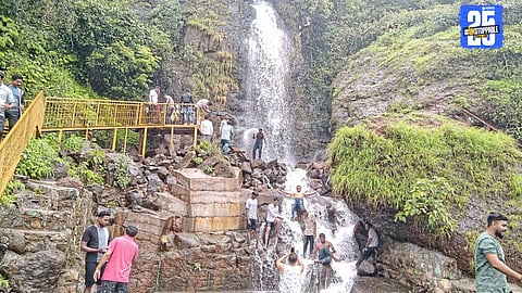 Tourists gather at Dund Ghat waterfalls in Satara, a scenic monsoon spot easily reachable by road.