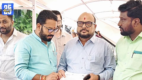 Sagar Shivdas meets the Water Supply Minister in Mumbai, highlighting Banawadi’s persistent water problems.
