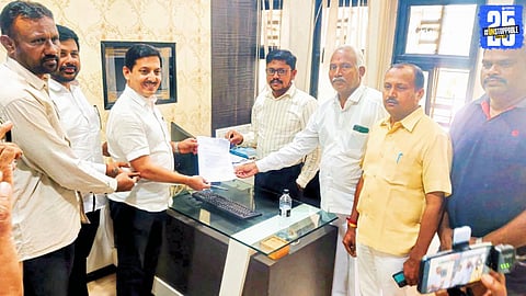 Dr. Nitin Sawant submitting a memorandum to civic officials demanding rerouting of Shirwal highway outside Lonand city.