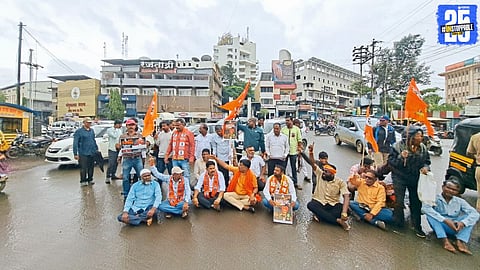 Shiv Sena activists blocking the road at Powai Naka in Satara, demanding the resignation of Agriculture Minister Kokate