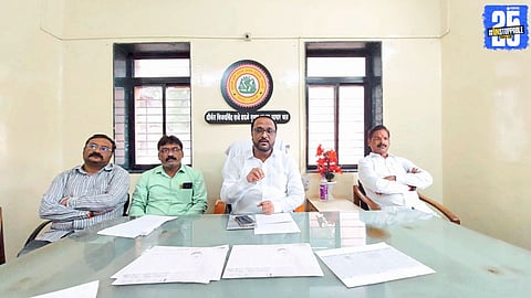 Congress leaders during a press conference clarifying that Gopichand Padalkar is not linked to the Jat tap water scheme – Sujay Shinde.