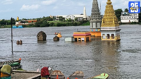 Chandrabhaga river overflows in Pandharpur; all ghats shut and 8 barrages submerged amid rising flood risk.