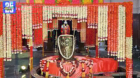 Awe-inspiring 108-ft entrance at Shri Channaveer Shivacharya Math – a one-of-a-kind spiritual landmark in Maharashtra.