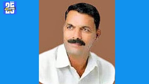 Farmers protest against mandatory smart meters and express anger over the burden of Adani’s solar energy policies.