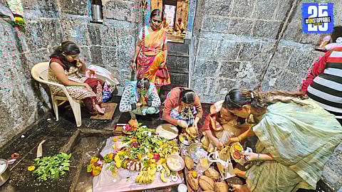 Devotees line up at Tapneshwar and Kedareshwar temples in Mahabaleshwar for Shravan darshan; Godavali and Dandegar see festive rush.