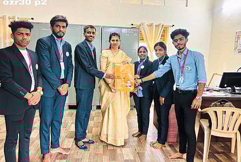 शिरोलीतील विद्यार्थ्यांसाठी 
सायबर जनजागृती अभियान