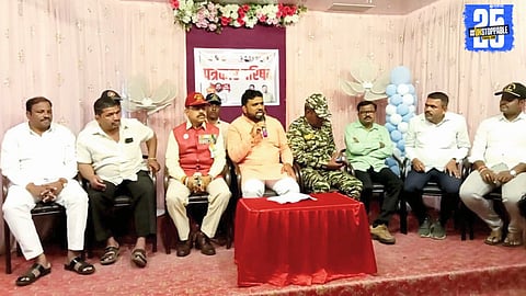 Wrestler Santosh Vetal addressing volunteers ahead of the Sindoor Maha Blood Donation Yatra for soldiers.