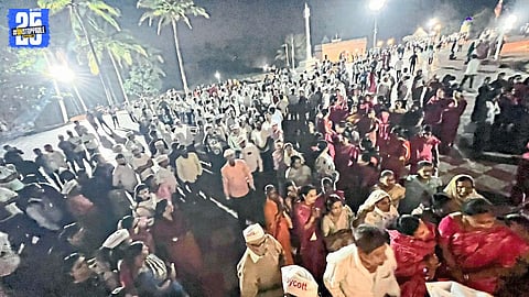 “All-party leaders and citizens march at dawn from Nandani to Kolhapur, chanting ‘Mahadevi Parat Ye’ with heartfelt emotion.”