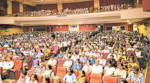 अजरामर गीतांनी किशोरकुमार यांना स्वरांजली