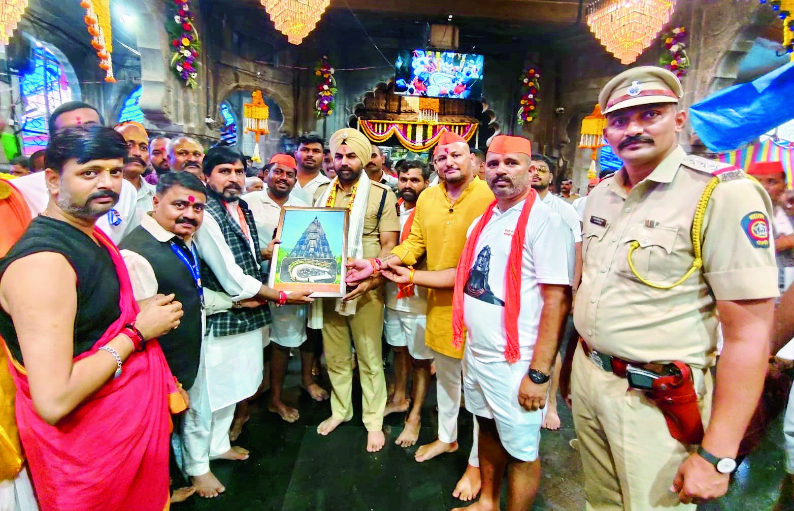 गर्दीवर नियंत्रणासाठी पोलिस सक्षम