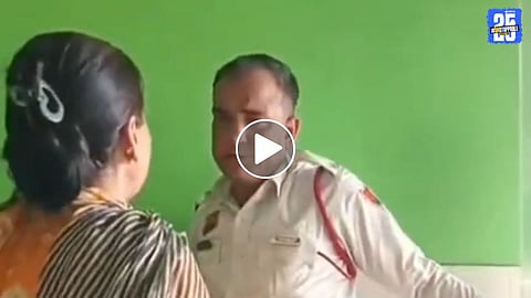 traffic police beaten faridabad oyo video