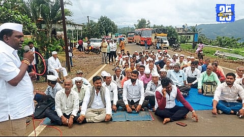 Protesters from 105 Wagher villages block Mahabaleshwar–Tapola road during Rasta Roko agitation.