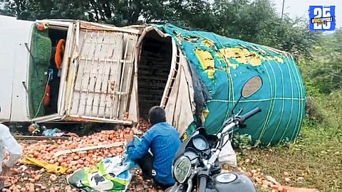 Pickup truck overturned on the notorious bend of Madha-Kurduwadi road, causing traffic disruption.