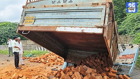 Scene of the three-vehicle collision on Akkalkot-Maindargi bypass with significant damage and injured persons.
