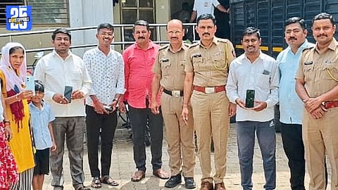 Shirdi police hand over recovered mobile phones worth ₹5.5 lakh to their original owners.