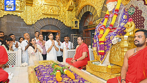 Rani Mukerji offers prayers at Shirdi Sai Baba Temple after winning the National Award.