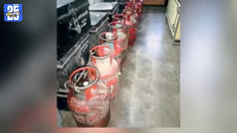 "32 gas cylinders seized during Karad raid on illegal LPG trade."