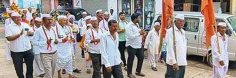 ''पंढरीनाथा साजिरी पालखी'',''ज्ञानोबा माऊली पुढे चालती''