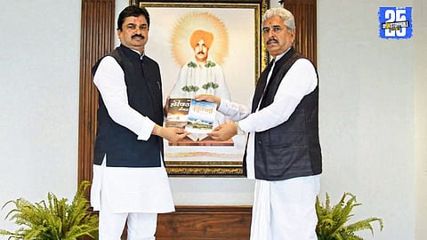 "Speaker Ram Shinde pays respects at Bhagwanbaba’s Samadhi in Bhagwangad, welcomed by Dr. Namdev Maharaj Shastri."