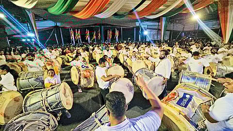 पुणेकरांनी अनुभवला ढोल-ताशांचा महाजलसा