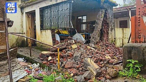 Heavy rain havoc in Mahabaleshwar: School slab collapses in Bhilar, villagers rush in panic.