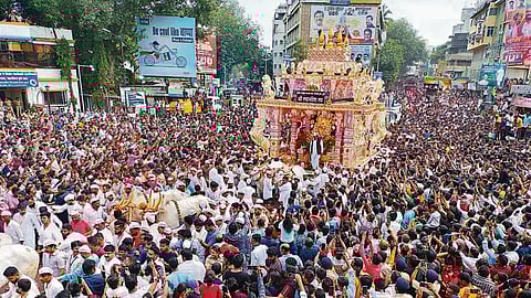 Pune Ganeshotsav: पुण्यातील गणपती विसर्जन मिरवणुकीचा वाद अखेर मिटला; खासदार मुरलीधर मोहोळ यांच्या उपस्थितीत बैठक