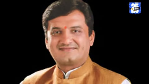 MP Dhananjay Mahadik addressing citizens in Kolhapur; assures development, boundary expansion and Shaktipeeth status.