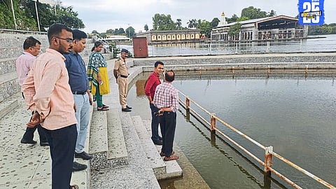 Solapur civic chief inspects Ganesh Visarjan routes and immersion tanks; 11 visarjan and 69 idol collection centers ready.